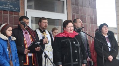АТ «Вінницяобленерго» – особистий кабінет, передати покази лічильника, кол-центр 0 (800) 30-95-95 Пам'ятник Героям Небесної Сотні у Літині_14