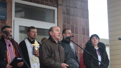 АТ «Вінницяобленерго» – особистий кабінет, передати покази лічильника, кол-центр 0 (800) 30-95-95 Пам'ятник Героям Небесної Сотні у Літині_17