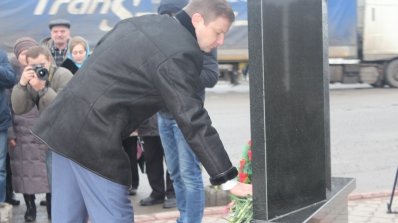 АТ «Вінницяобленерго» – особистий кабінет, передати покази лічильника, кол-центр 0 (800) 30-95-95 Пам'ятник Героям Небесної Сотні у Літині_7