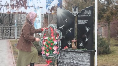 АТ «Вінницяобленерго» – особистий кабінет, передати покази лічильника, кол-центр 0 (800) 30-95-95 Пам'ятник Героям Небесної Сотні у Літині_8