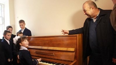 АТ «Вінницяобленерго» – особистий кабінет, передати покази лічильника, кол-центр 0 (800) 30-95-95 Подарували дітям радість_17