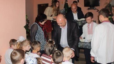 АТ «Вінницяобленерго» – особистий кабінет, передати покази лічильника, кол-центр 0 (800) 30-95-95 До дітей – з подарунками!_7