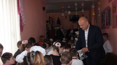 АТ «Вінницяобленерго» – особистий кабінет, передати покази лічильника, кол-центр 0 (800) 30-95-95 До дітей – з подарунками!_9