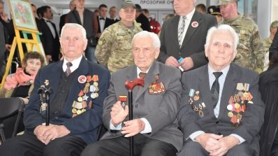 АТ «Вінницяобленерго» – особистий кабінет, передати покази лічильника, кол-центр 0 (800) 30-95-95 Енергетики вітали ветеранів_9