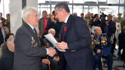 АТ «Вінницяобленерго» – особистий кабінет, передати покази лічильника, кол-центр 0 (800) 30-95-95 Енергетики вітали ветеранів_8