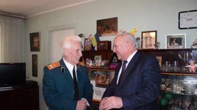АТ «Вінницяобленерго» – особистий кабінет, передати покази лічильника, кол-центр 0 (800) 30-95-95 Напередодні свята - в гості до ветеранів_3