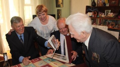 АТ «Вінницяобленерго» – особистий кабінет, передати покази лічильника, кол-центр 0 (800) 30-95-95 Напередодні свята - в гості до ветеранів_6