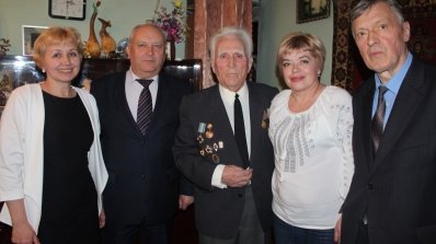 АТ «Вінницяобленерго» – особистий кабінет, передати покази лічильника, кол-центр 0 (800) 30-95-95 Напередодні свята - в гості до ветеранів_10