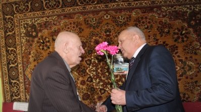 АТ «Вінницяобленерго» – особистий кабінет, передати покази лічильника, кол-центр 0 (800) 30-95-95 Напередодні свята - в гості до ветеранів_11