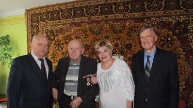 АТ «Вінницяобленерго» – особистий кабінет, передати покази лічильника, кол-центр 0 (800) 30-95-95 Напередодні свята - в гості до ветеранів_1