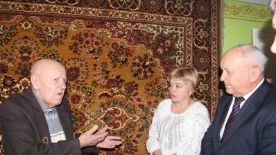 АТ «Вінницяобленерго» – особистий кабінет, передати покази лічильника, кол-центр 0 (800) 30-95-95 Напередодні свята - в гості до ветеранів_15