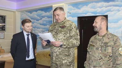 АТ «Вінницяобленерго» – особистий кабінет, передати покази лічильника, кол-центр 0 (800) 30-95-95 Андрія Поліщука відзначено нагрудним знаком «Патріот Вітчизни»_1