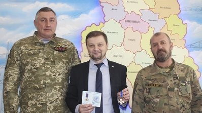 АТ «Вінницяобленерго» – особистий кабінет, передати покази лічильника, кол-центр 0 (800) 30-95-95 Андрія Поліщука відзначено нагрудним знаком «Патріот Вітчизни»_8