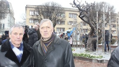 АТ «Вінницяобленерго» – особистий кабінет, передати покази лічильника, кол-центр 0 (800) 30-95-95 У лютому 2014-ого-небо падало, взимку 2018-ого-сніжило цвітом нерозквітлої вишні_1