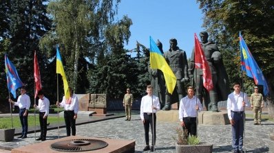 АТ «Вінницяобленерго» – особистий кабінет, передати покази лічильника, кол-центр 0 (800) 30-95-95 Енергетики взяли участь в урочистостях з нагоди державних свят_7