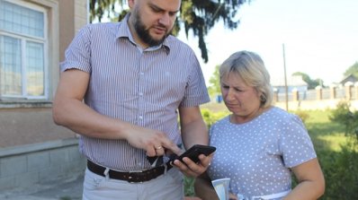 АТ «Вінницяобленерго» – особистий кабінет, передати покази лічильника, кол-центр 0 (800) 30-95-95 Черговий смартфон «доїхав» до свого володаря. _2