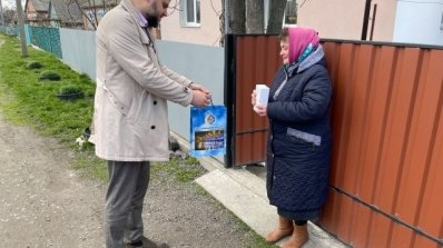 АТ «Вінницяобленерго» – особистий кабінет, передати покази лічильника, кол-центр 0 (800) 30-95-95 Смартфон від обленерго вже у споживачки з Літина._1