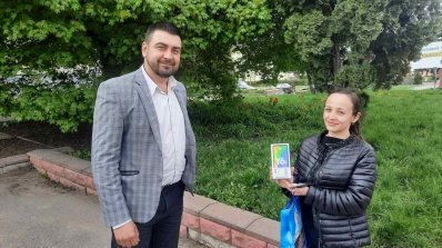 АТ «Вінницяобленерго» – особистий кабінет, передати покази лічильника, кол-центр 0 (800) 30-95-95 Ще одного смартфона доставлено до споживачки з Липовця._1