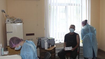 АТ «Вінницяобленерго» – особистий кабінет, передати покази лічильника, кол-центр 0 (800) 30-95-95 Працівники АТ «Вінницяобленерго» почали вакцинуватися від COVID-19. _3