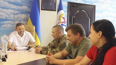 АТ «Вінницяобленерго» – особистий кабінет, передати покази лічильника, кол-центр 0 (800) 30-95-95 Військові і волонтери подякували очільнику обленерго за допомогу._5