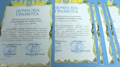 АТ «Вінницяобленерго» – особистий кабінет, передати покази лічильника, кол-центр 0 (800) 30-95-95 Влада Вінниччини відзначила працю енергетиків та привітала зі святами._14