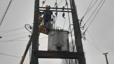АТ «Вінницяобленерго» – особистий кабінет, передати покази лічильника, кол-центр 0 (800) 30-95-95 Будні наших ремонтників_2