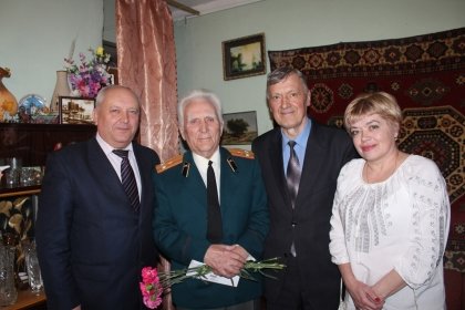 АТ «Вінницяобленерго» – особистий кабінет, передати покази лічильника, кол-центр 0 (800) 30-95-95 Напередодні свята - в гості до ветеранів_0