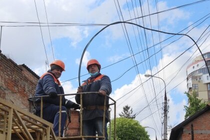 АТ «Вінницяобленерго» – особистий кабінет, передати покази лічильника, кол-центр 0 (800) 30-95-95 Які вони – трудові будні електромонтерів під час карантину?_0