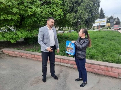АТ «Вінницяобленерго» – особистий кабінет, передати покази лічильника, кол-центр 0 (800) 30-95-95 Ще одного смартфона доставлено до споживачки з Липовця._0