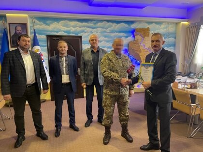 АТ «Вінницяобленерго» – особистий кабінет, передати покази лічильника, кол-центр 0 (800) 30-95-95 Енергетики допомагають армії._0